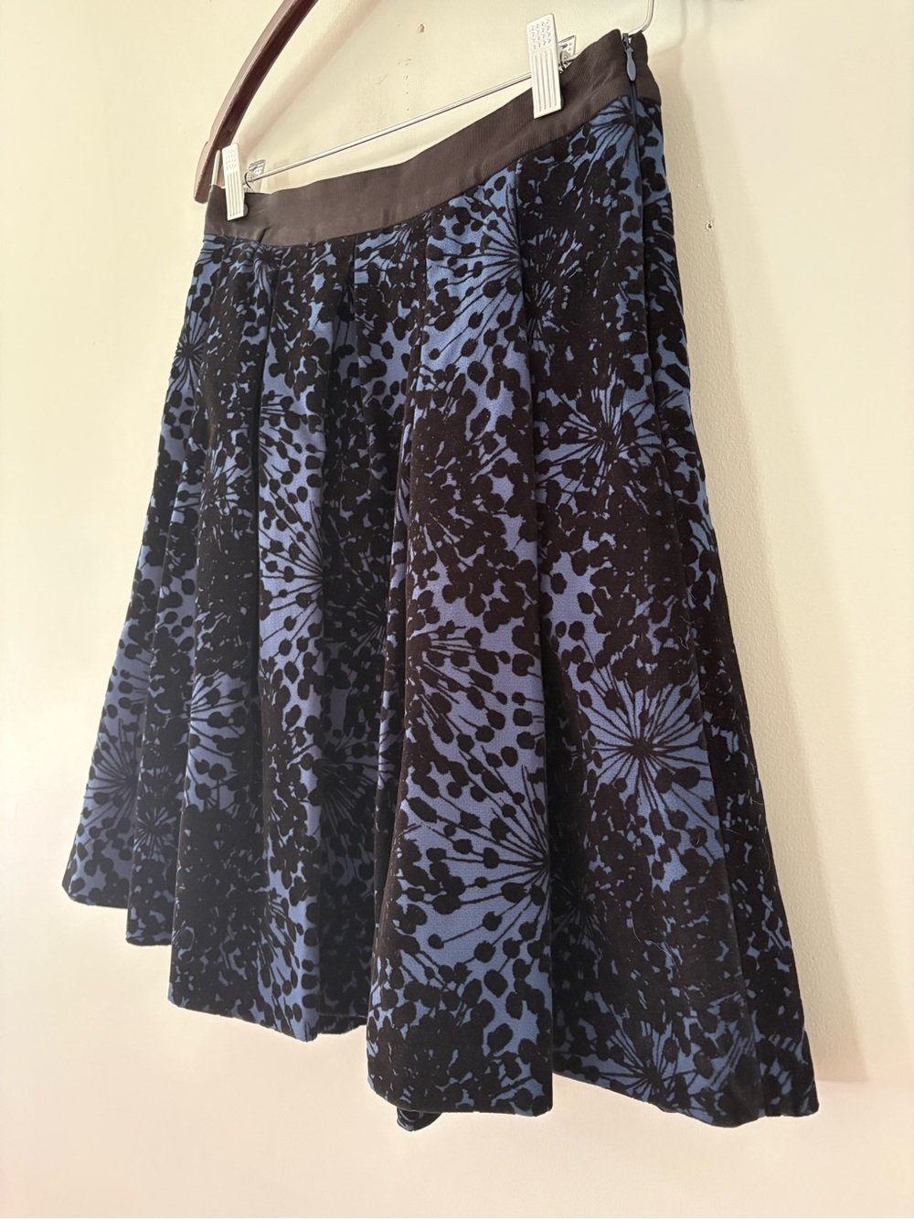 Boden Ella Pleated Velvet Floral A Line Skirt Size 6R Side Pockets Blue Black